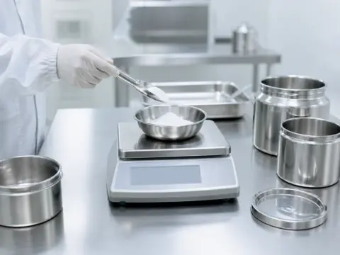 無塵室原料秤量作業示意圖